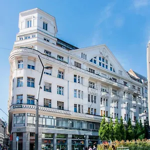 Appartamento With Portable Ac, Budapest